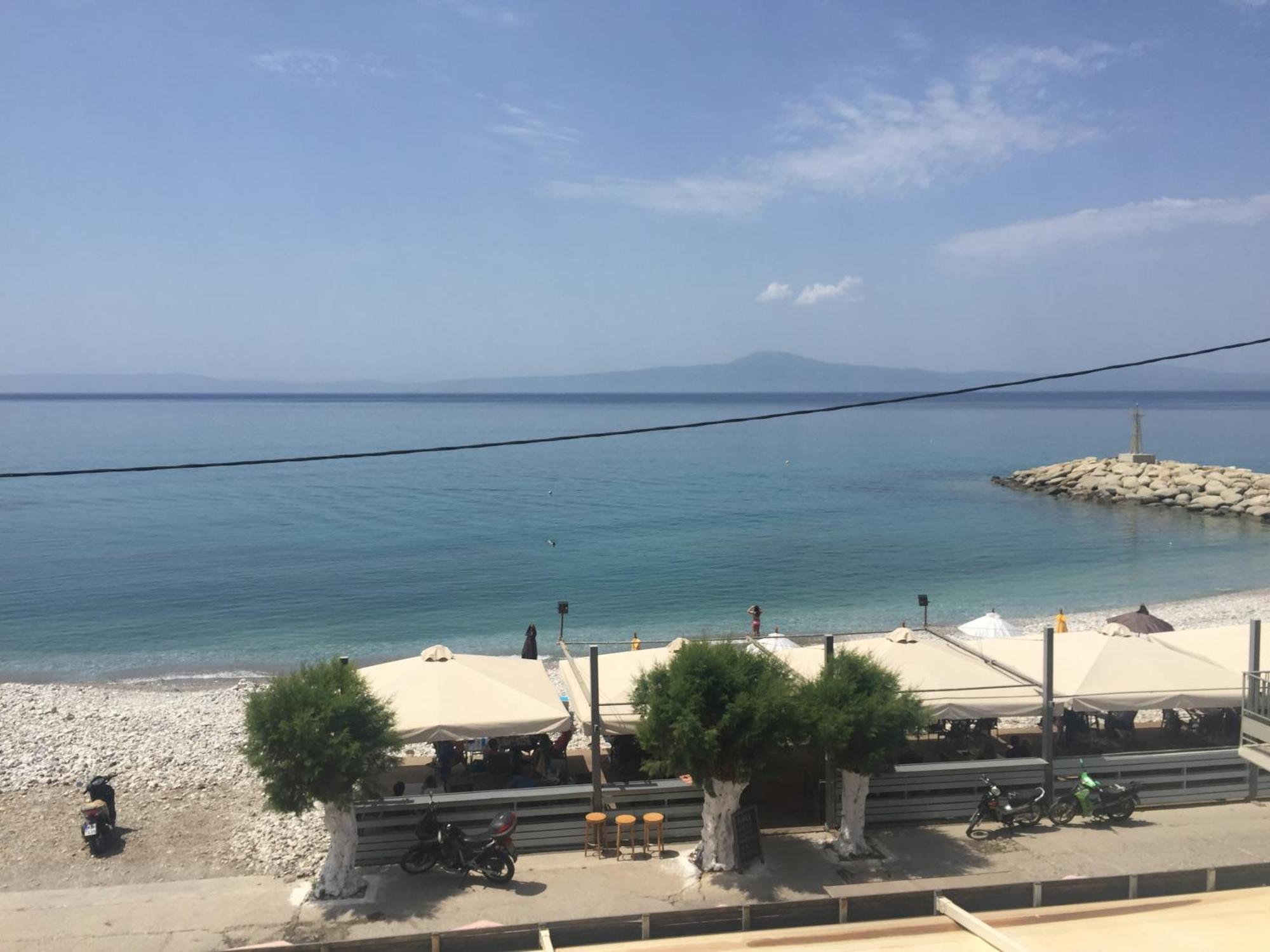 Apartamento Agali 2 Superior Mezonet Front Of The Sea Akrogiali Exterior foto